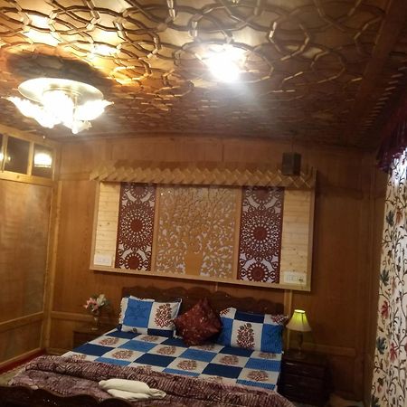 House Boat New Manora Bed and Breakfast Srīnagar Exterior foto