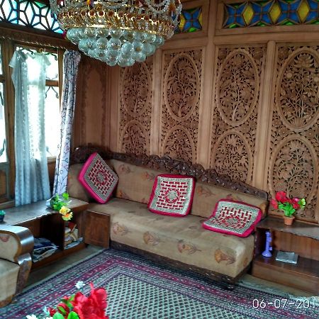 House Boat New Manora Bed and Breakfast Srīnagar Exterior foto