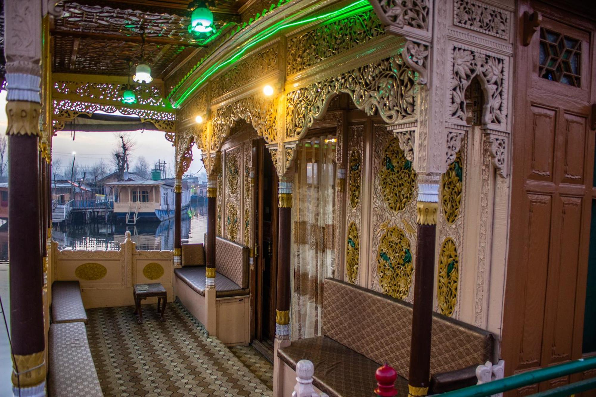 House Boat New Manora Bed and Breakfast Srīnagar Exterior foto