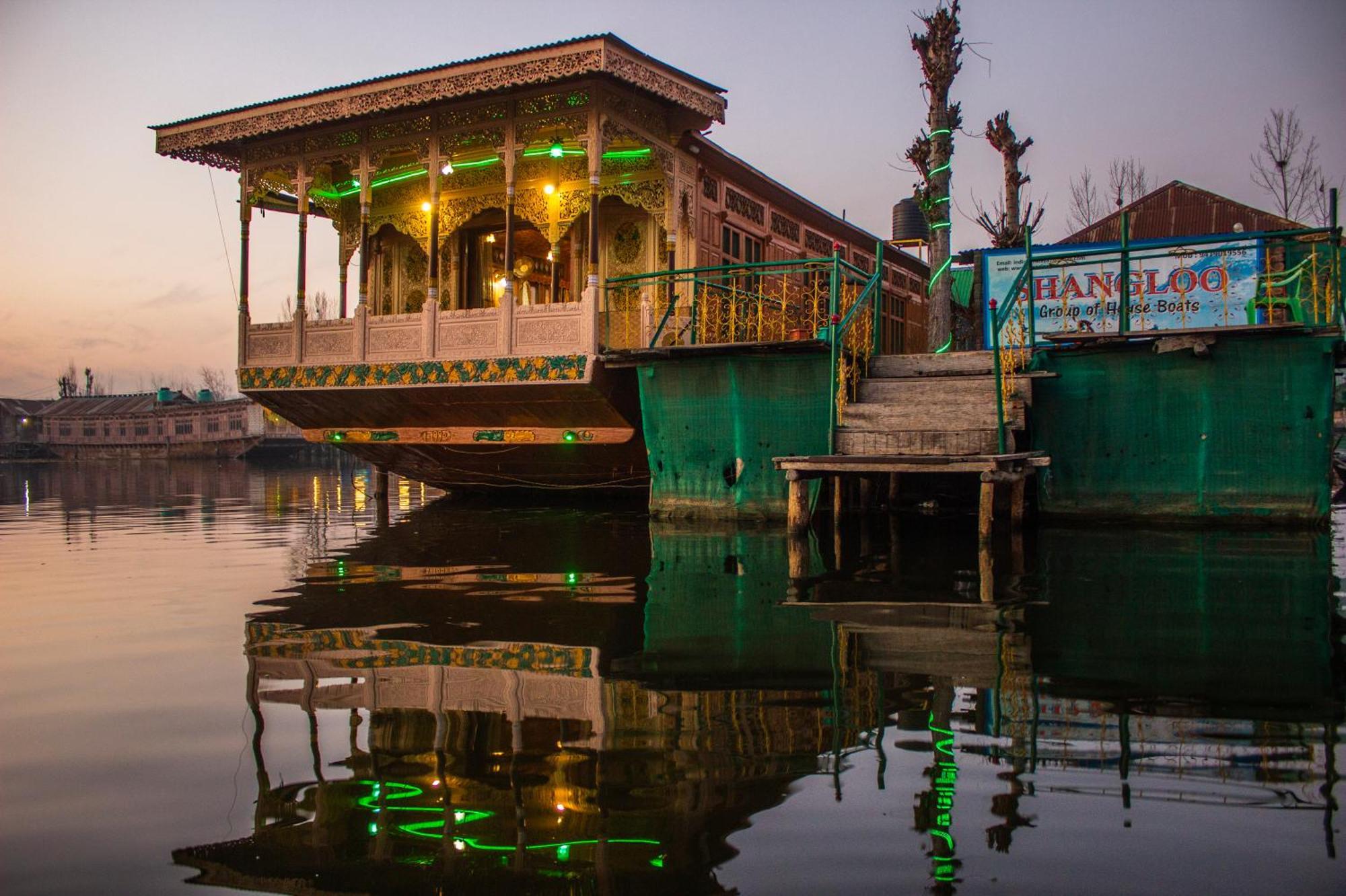 House Boat New Manora Bed and Breakfast Srīnagar Exterior foto