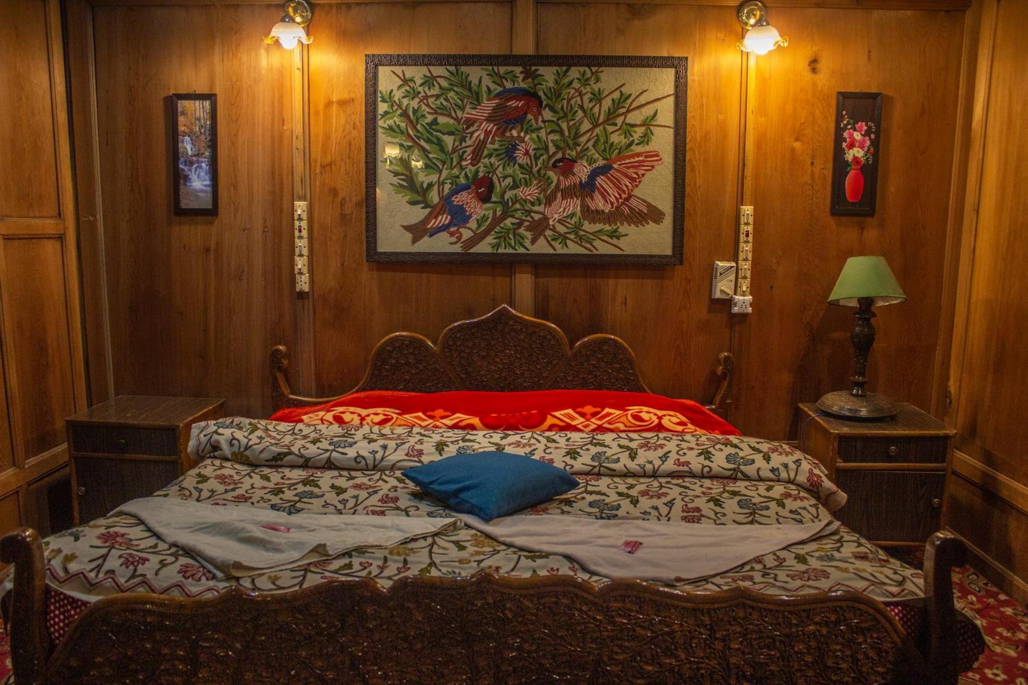 House Boat New Manora Bed and Breakfast Srīnagar Exterior foto