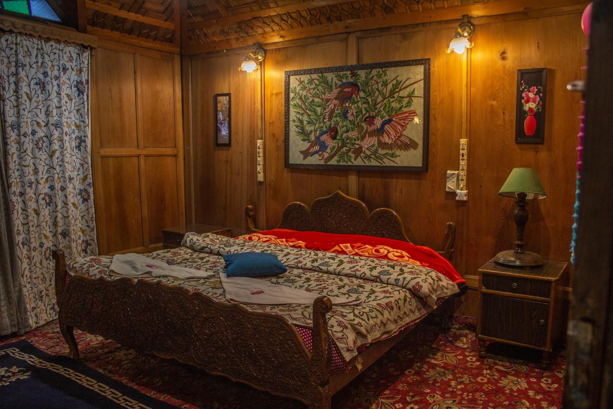 House Boat New Manora Bed and Breakfast Srīnagar Exterior foto