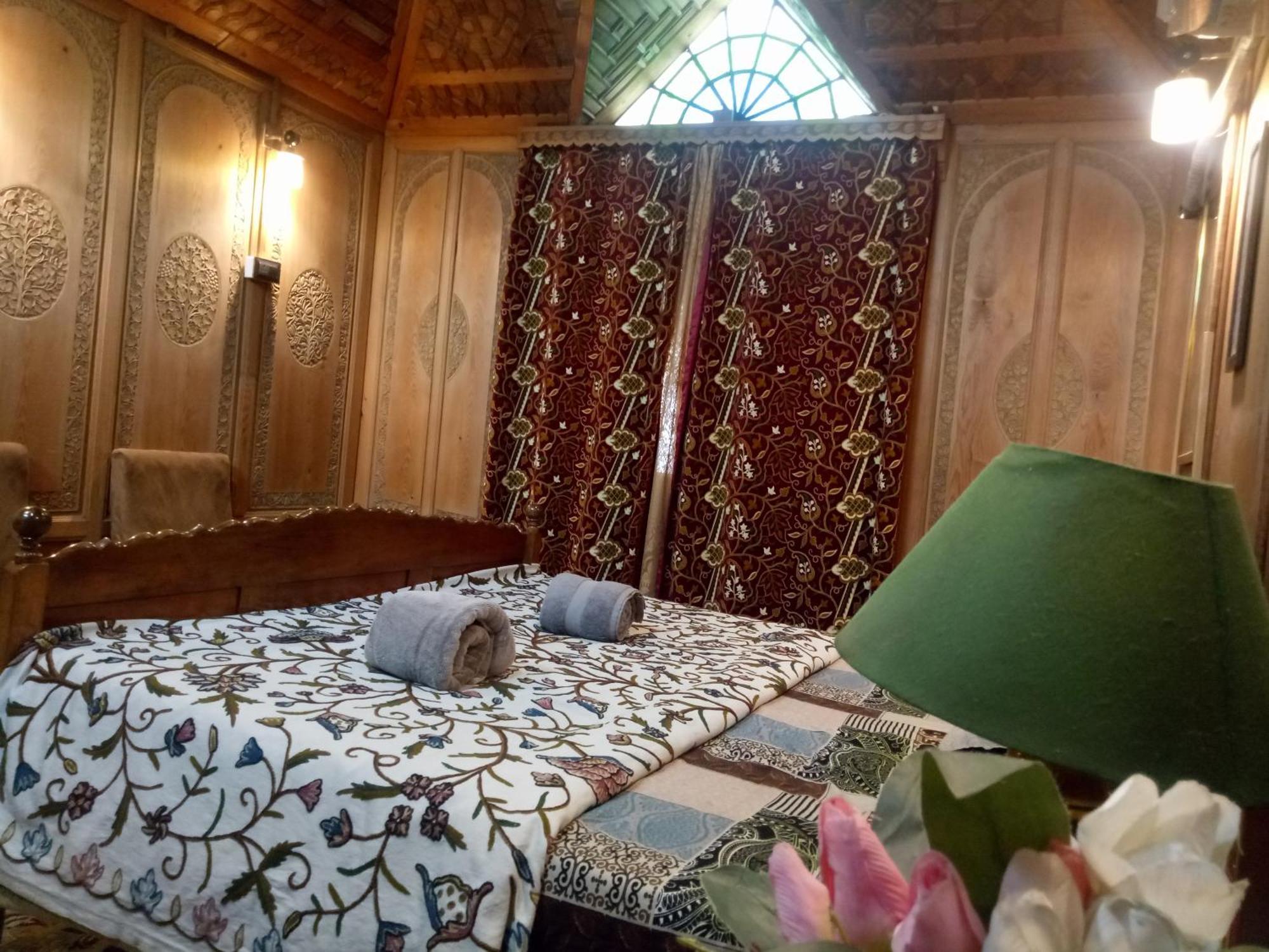 House Boat New Manora Bed and Breakfast Srīnagar Exterior foto