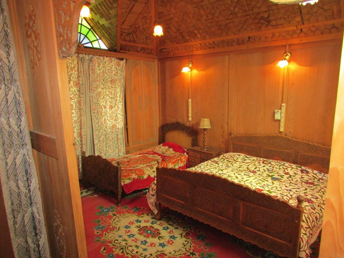 House Boat New Manora Bed and Breakfast Srīnagar Exterior foto