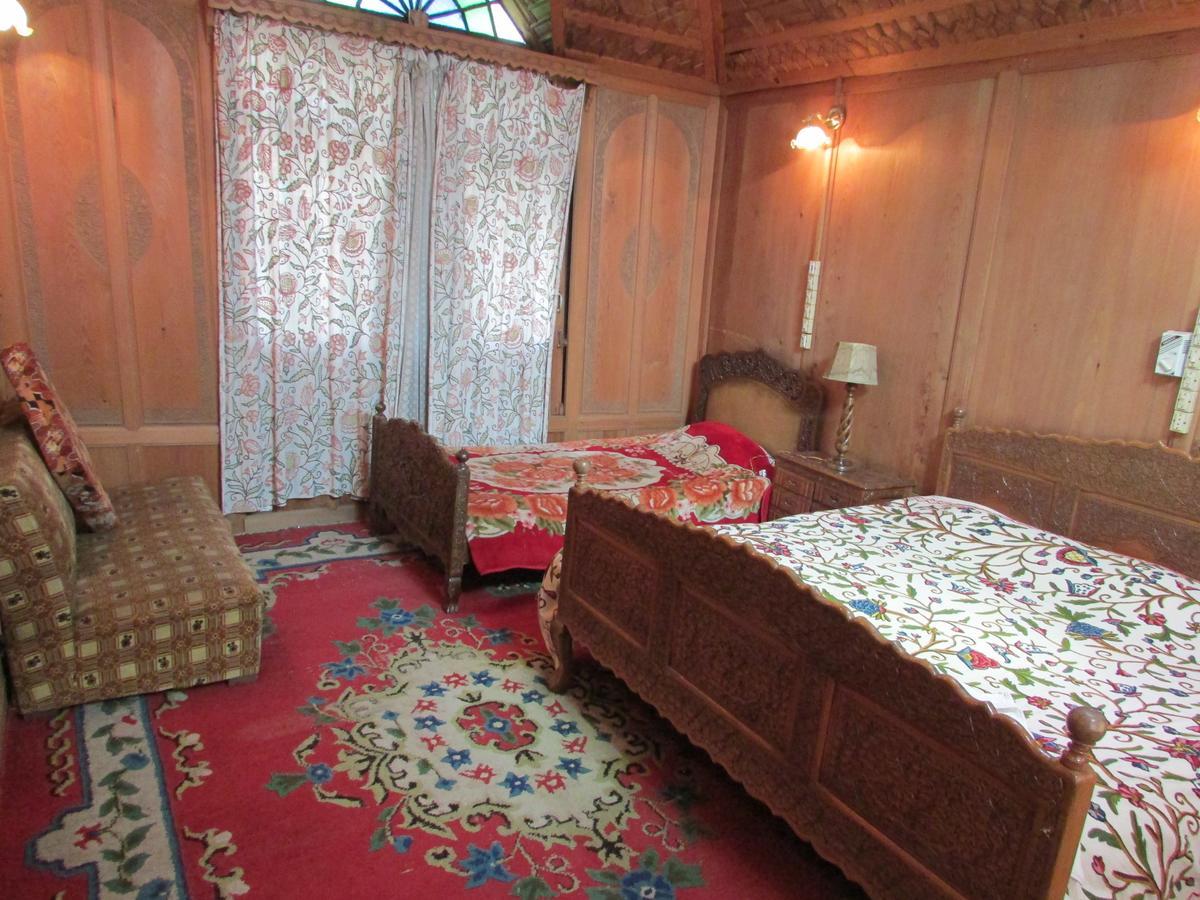 House Boat New Manora Bed and Breakfast Srīnagar Exterior foto