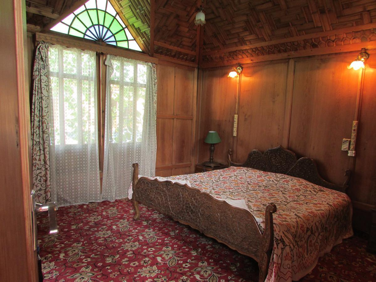 House Boat New Manora Bed and Breakfast Srīnagar Exterior foto
