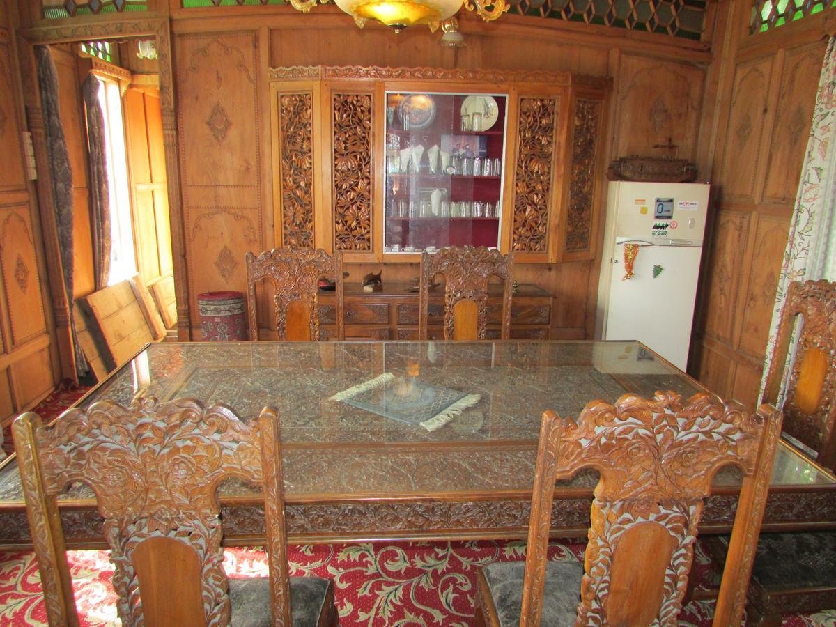 House Boat New Manora Bed and Breakfast Srīnagar Exterior foto