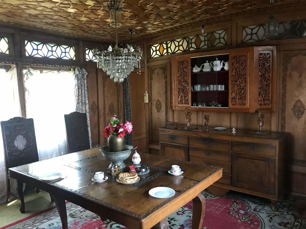 House Boat New Manora Bed and Breakfast Srīnagar Exterior foto